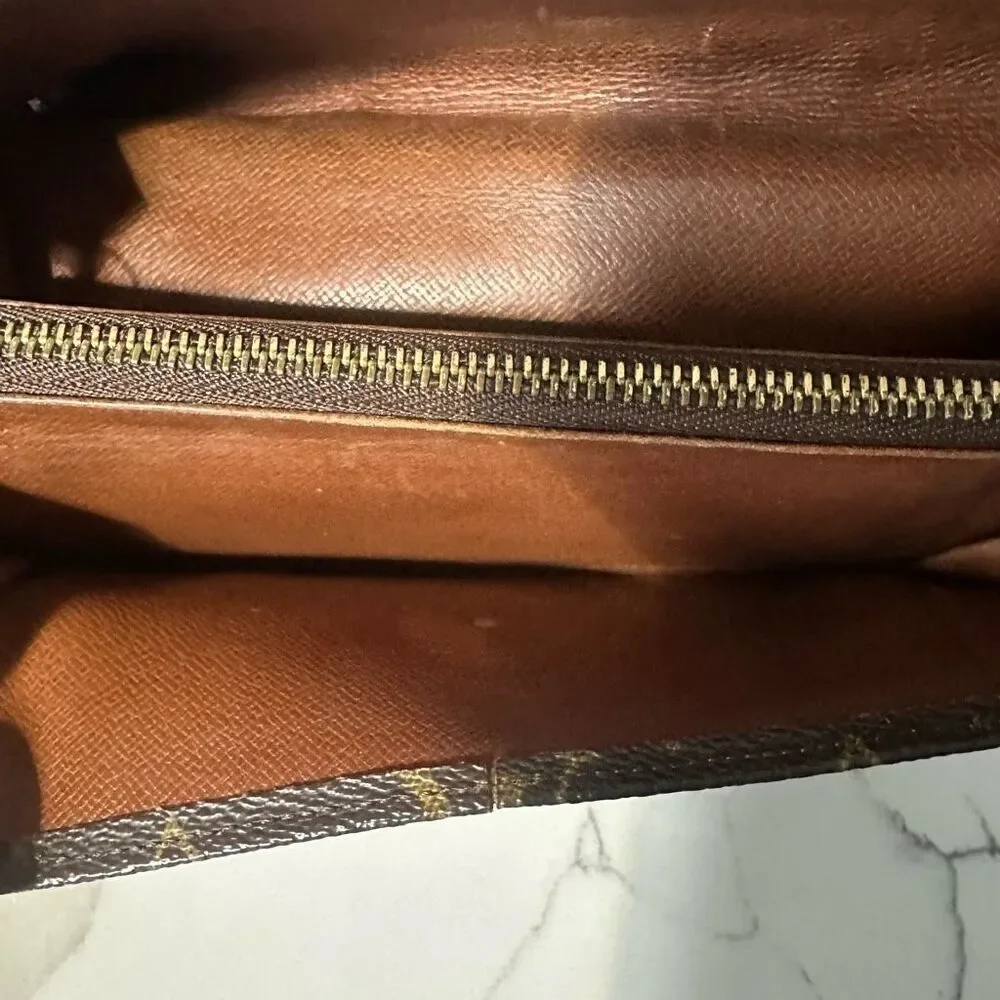 Vintage Louis Vuitton Monogram Sarah Wallet - Picture 8 of 14